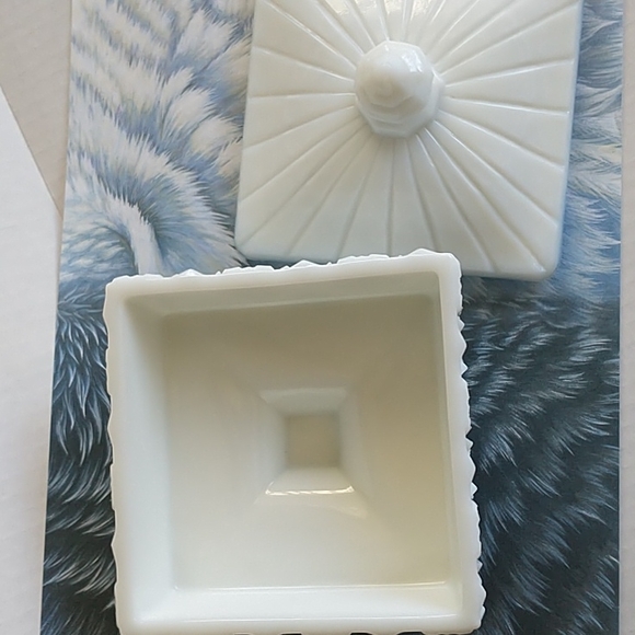 VTG Square Milk Glass Quilt Pattern Footed Trinket Box - Picture 10 of 11